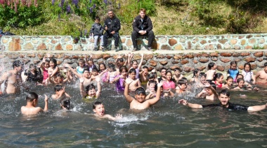 Niños y niñas disfrutaron de una jornada en las Termas del Río Valdez