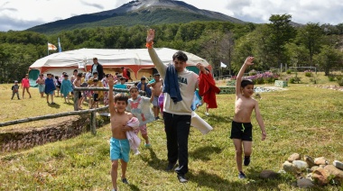 Niños y niñas disfrutaron de una jornada en las Termas del Río Valdez