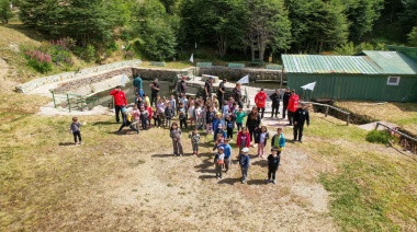 Niños y niñas disfrutaron de una jornada en las Termas del Río Valdez