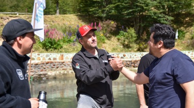 Niños y niñas disfrutaron de una jornada en las Termas del Río Valdez