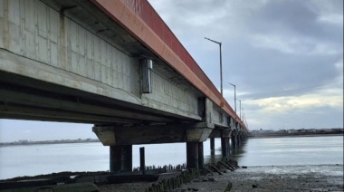 Valiente actitud de policía salvó a una mujer de las aguas del río Grande