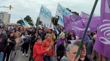 Multitudinarias marchas del Orgullo Antifascista y Antirracista en Río Grande y Ushuaia
