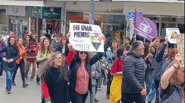 Multitudinarias marchas del Orgullo Antifascista y Antirracista en Río Grande y Ushuaia