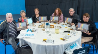 Martin Perez agasajó a vecinos por el 39° aniversario del Barrio Austral