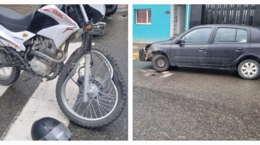 Chocaron un auto y una motocicleta, no hubo heridos