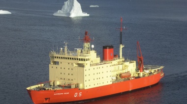 El rompehielos Almirante Irízar inicia la segunda etapa de la Campaña Antártica