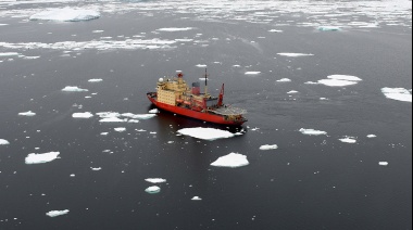 El rompehielos ARA “Almirante Irízar” arribó a la Base Antártica Conjunta Orcadas