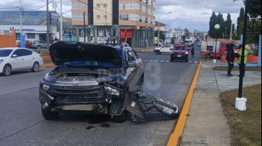 Violento choque con una mujer herida