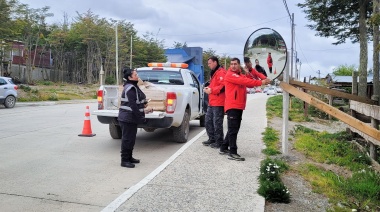 Tolhuin refuerza la seguridad vial con la instalación de nuevos espejos