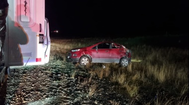 Cinco jóvenes terminaron en el hospital luego de un vuelco