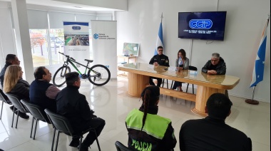 Cámara de Comercio entregó bicicleta a la Policía provincial
