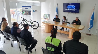 Cámara de Comercio entregó bicicleta a la Policía provincial