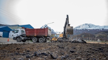 La Municipalidad de Ushuaia inició con los trabajos de pavimentación en el ingreso de la ciudad y la rotonda del Indio
