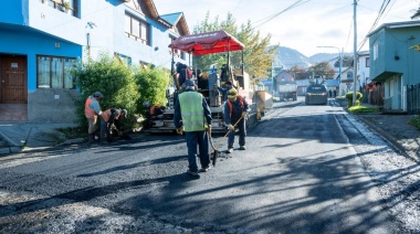 Comenzó la repavimentación en la calle Lapataia y continuarán en Congreso Nacional