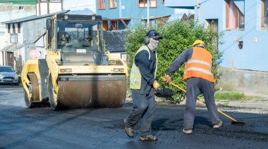 Comenzó la repavimentación en la calle Lapataia y continuarán en Congreso Nacional