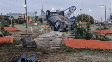 Impactante vuelco en la Rotonda de la Trucha
