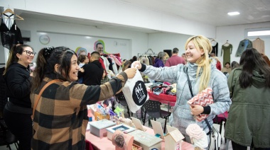 Más de 40 stands de emprendedoras participaron de la primera feria Atenea