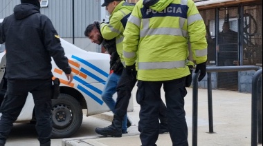Violento enfrentamiento en Chacra IV: policías agredidos y tres detenidos tras allanamientos