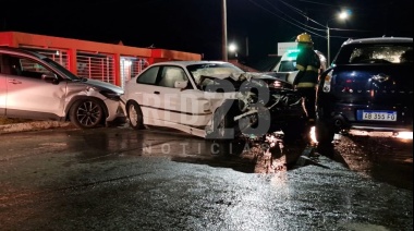 Violento choque e incendio en el Barrio Mutual