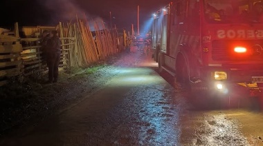 Incendio en un galpón de la Margen Sur movilizó a los bomberos durante la madrugada