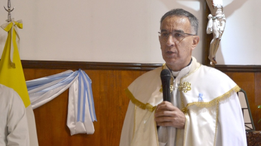 El padre Luis Ascona celebró la elección del nuevo Papa León XIV