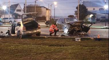 Dos muertos y tres heridos en terapia en terrible accidente frontal