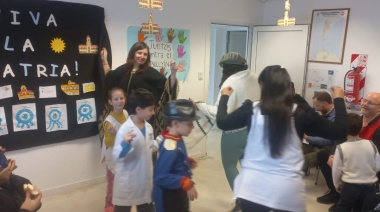 Escuela de Almanza realizó un festejo por la Semana de Mayo