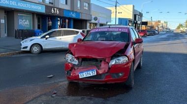 Choque en avenida céntrica dejó una mujer hospitalizada
