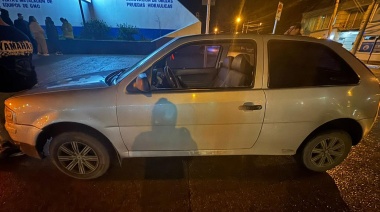 Chocaron y el conductor de uno de los autos la emprendió a golpes contra el otro vehículo