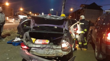La chocaron de atrás cuando estaba detenida en un semáforo
