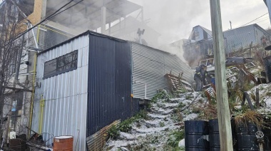 Incendio en el Barrio Escondido: intervino la Policía y los Bomberos controlaron el fuego