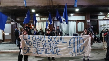 ATE montó una carpa frente a la Legislatura, reclamando por la obra social