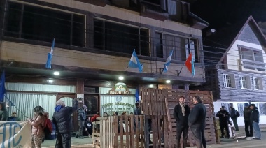 ATE montó una carpa frente a la Legislatura, reclamando por la obra social