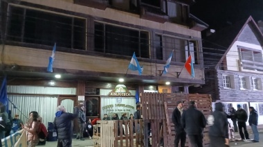 ATE montó una carpa frente a la Legislatura, reclamando por la obra social