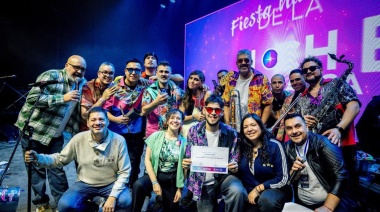 La “Noche Tropical” hizo vibrar el microestadio José ‘Cochocho’ Vargas de música y baile