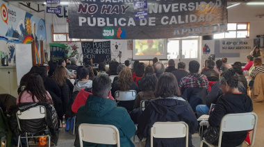 Importante respuesta de la comunidad a la charla sobre salmoneras