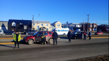 Choque con los dos conductores trasladados al hospital