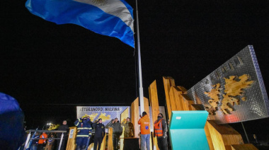 Una bandera que une al país: la enseña de Tolhuin ya flamea en Misiones