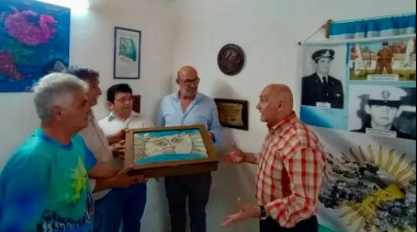 Una bandera que une al país: la enseña de Tolhuin ya flamea en Misiones