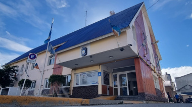Un hombre ingresó corriendo a la Comisaría Primera porque otro lo corría con un cuchillo