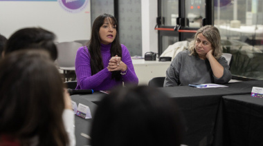 Victoria Vuoto impulsa talleres de escucha activa con adolescentes para abordar la salud mental