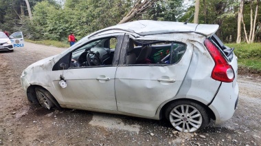 Tres jóvenes heridos en Ushuaia tras despistar y volcar