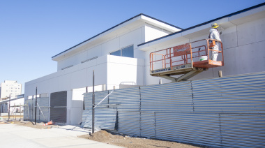 Últimos trabajos para la inauguración de un nuevo espacio municipal