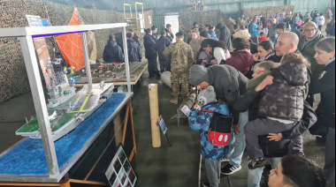 Miles de vecinos visitaron la muestra de la Aviación Naval