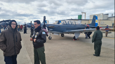 Miles de vecinos visitaron la muestra de la Aviación Naval