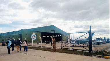 Miles de vecinos visitaron la muestra de la Aviación Naval
