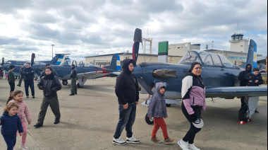 Miles de vecinos visitaron la muestra de la Aviación Naval