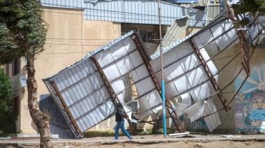 Patagonia: ráfagas de hasta 150 km/h provocan cierres, restricciones y daños en toda la región