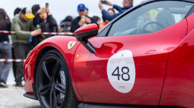 Los fueguinos desbordaron las ciudades para ver la caravana de Ferrari