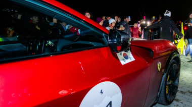 Los fueguinos desbordaron las ciudades para ver la caravana de Ferrari